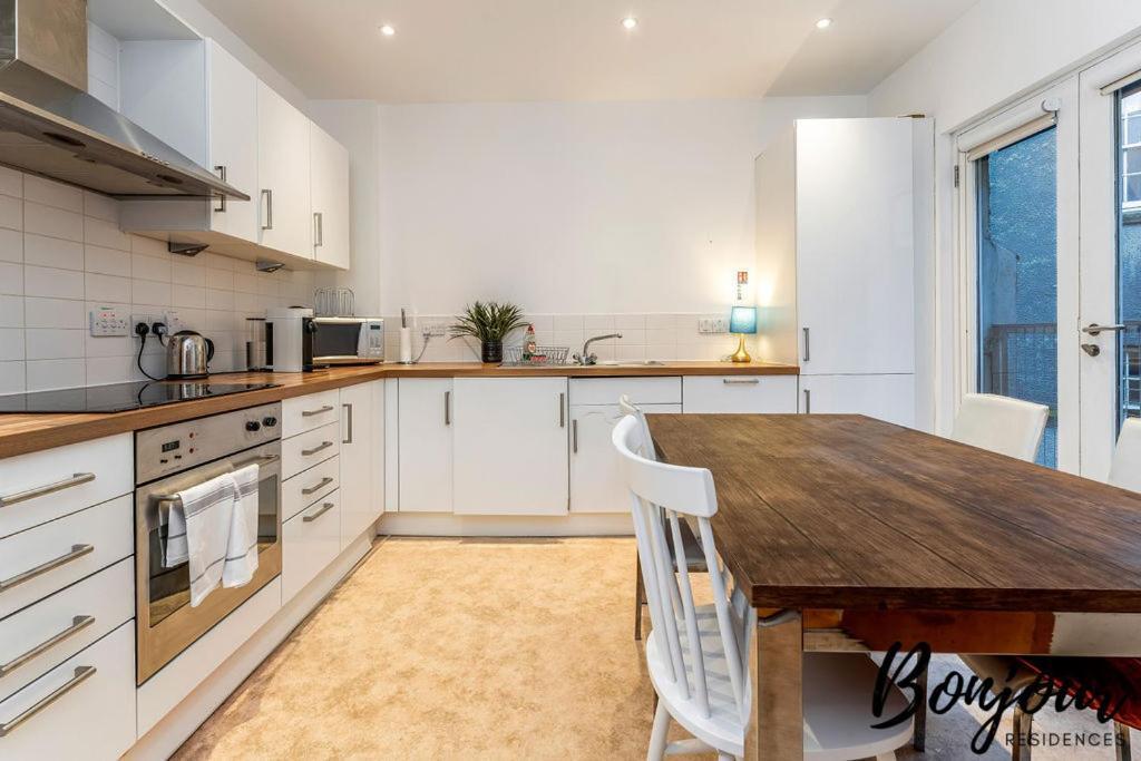 Spacious 2Br-1Ba - Grassmarket - Free Parking By Bonjour Residences إدنبرة المظهر الخارجي الصورة