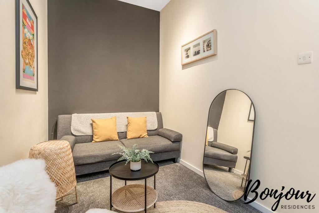 Spacious 2Br-1Ba - Grassmarket - Free Parking By Bonjour Residences إدنبرة المظهر الخارجي الصورة