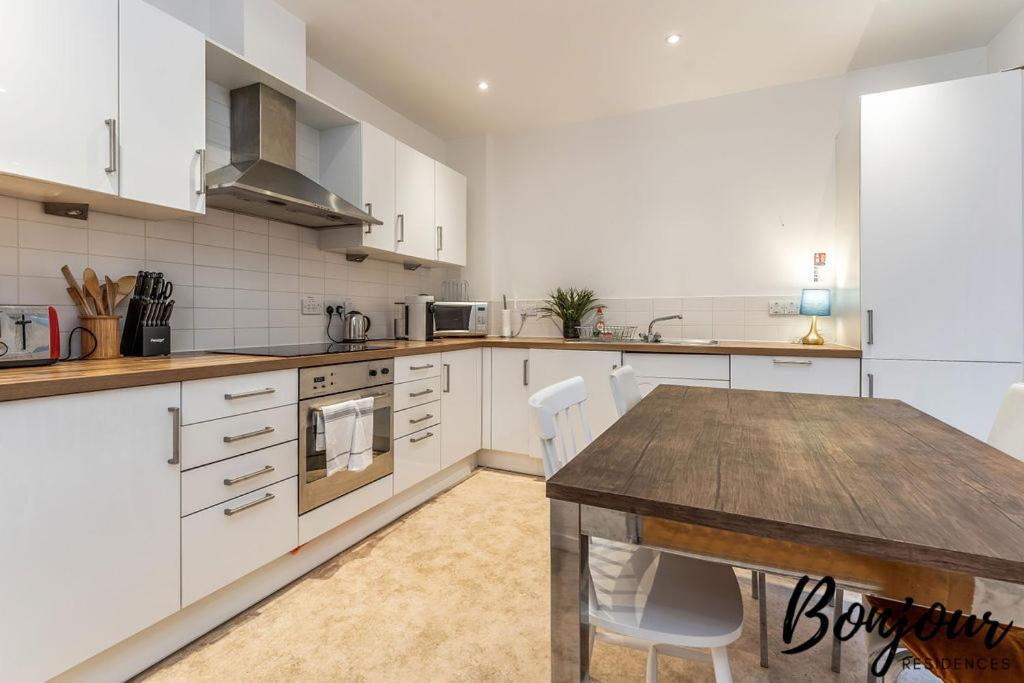 Spacious 2Br-1Ba - Grassmarket - Free Parking By Bonjour Residences إدنبرة المظهر الخارجي الصورة