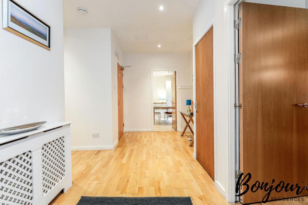 Spacious 2Br-1Ba - Grassmarket - Free Parking By Bonjour Residences إدنبرة المظهر الخارجي الصورة